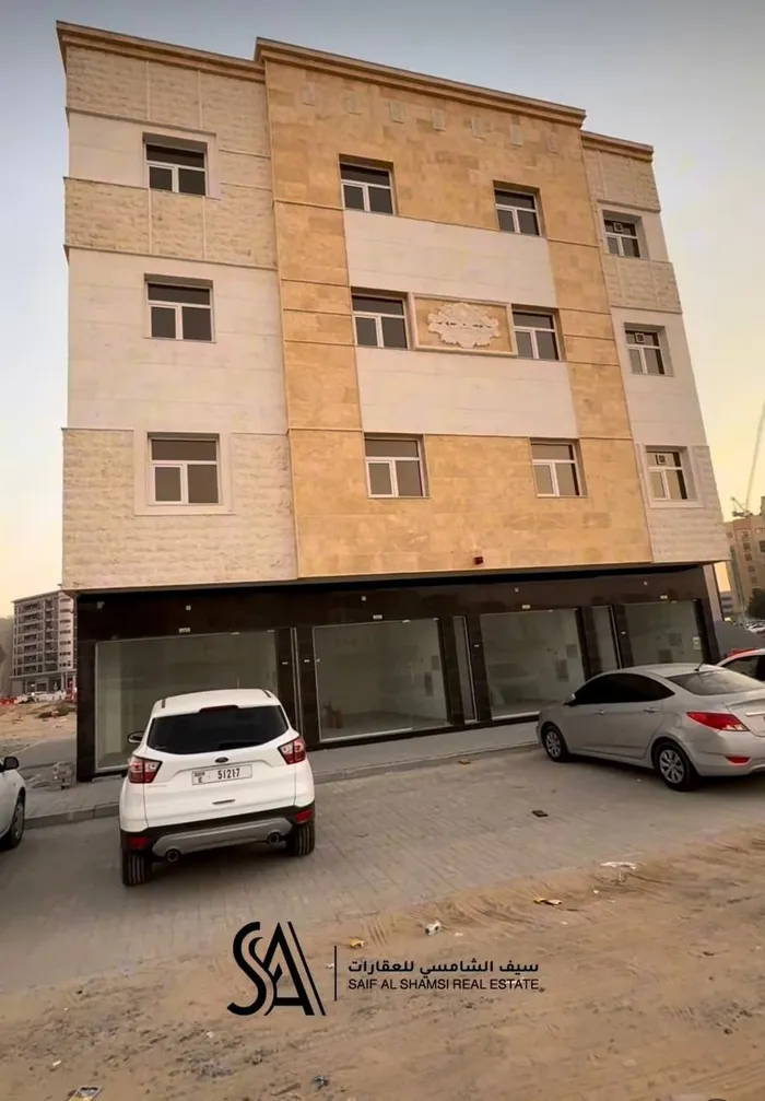 للبيع بناية جديدة في الشارقة منطقة مويلح ، ثاني قطعة من الشارع الرئيسي G+3 : Image 1