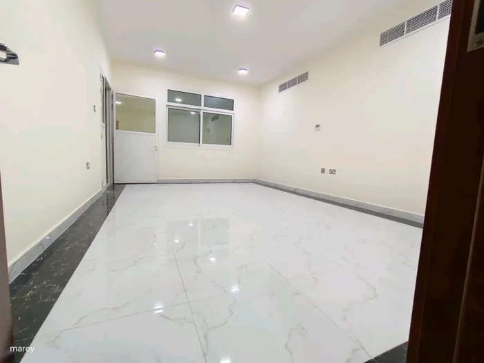 شقق للايجار السنوي في فيلا مقسمه : Image 1