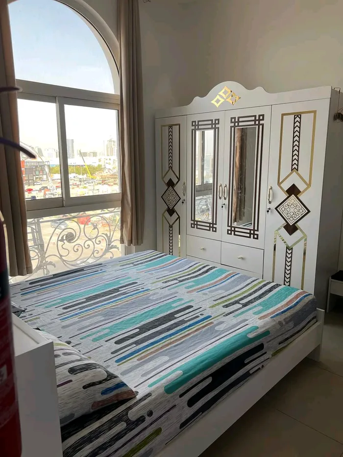 للإيجار الشهري إستوديو مفروش  قريب من كل الخدمات : Image 1