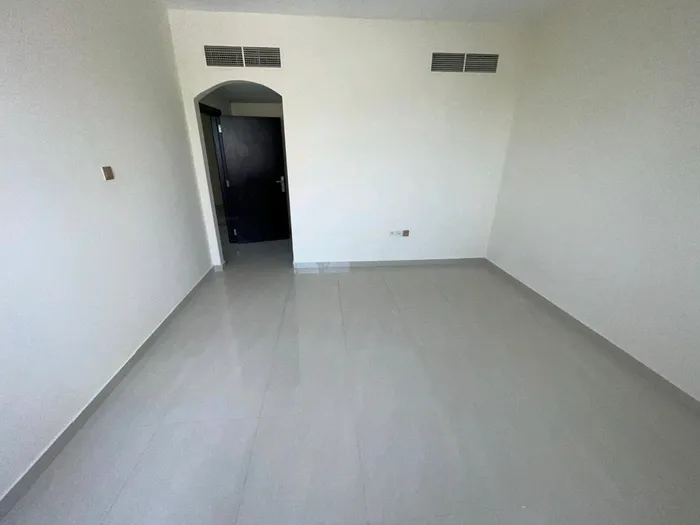 Apartment for annual rent in Al Ain Al Jimi : Image 1