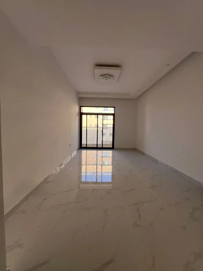 شقة غرفة وصالة للإيجار السنوي بعجمان, أول ساكن : Image 1