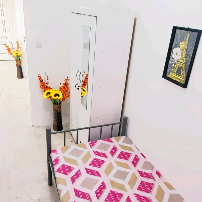 للايجار الشهري شقة جديدة في شعبية 10  واي فاي مجاني وغاز مع خدمة تنظيف أسبوعية وصيانة المبنى على مدار الساعة : Image 1