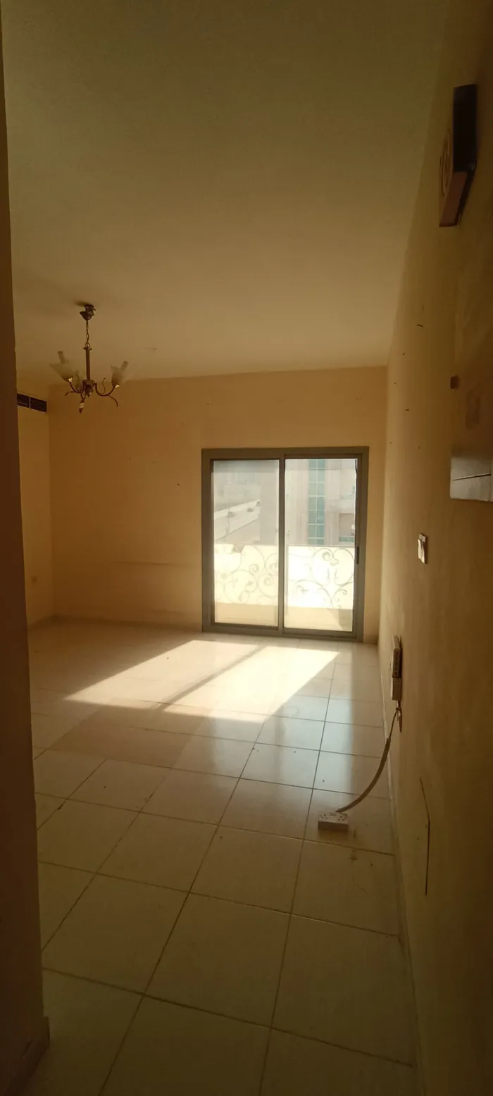 للايجار السنوي غرفتين وصاله وحمامين في الراشدية -عجمان فقققققققط ب 29000 درهم : Image 1