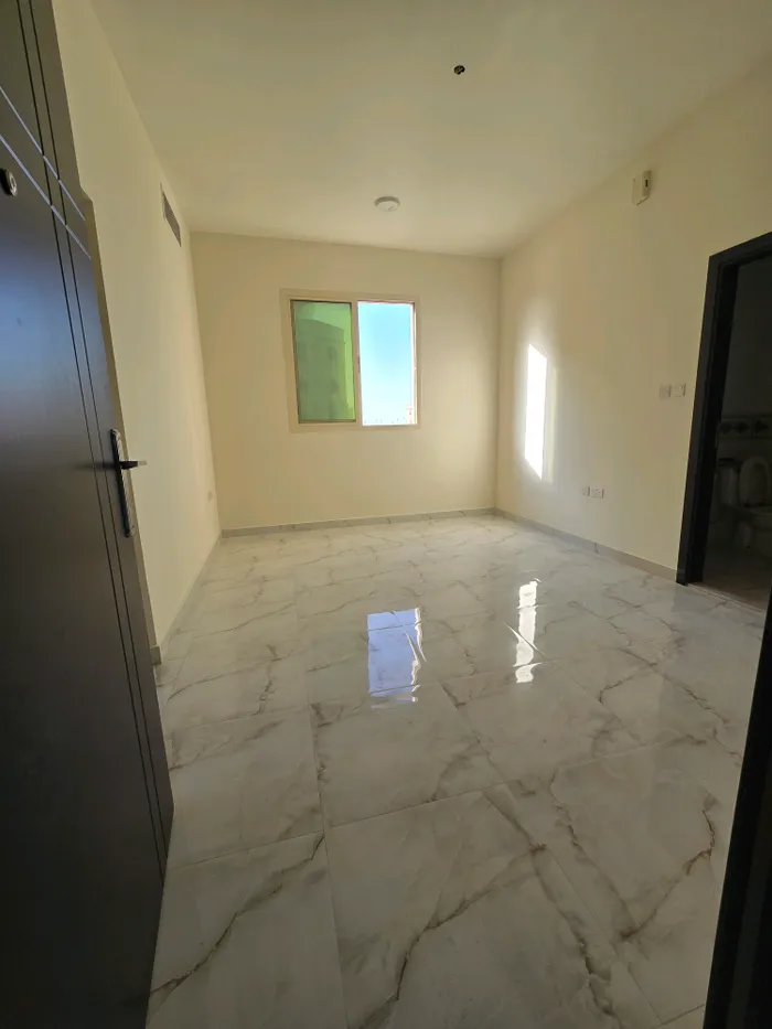 For rent a one bedroom apartment and a master room hall in Ajman, Al Aaliya area : Image 1
