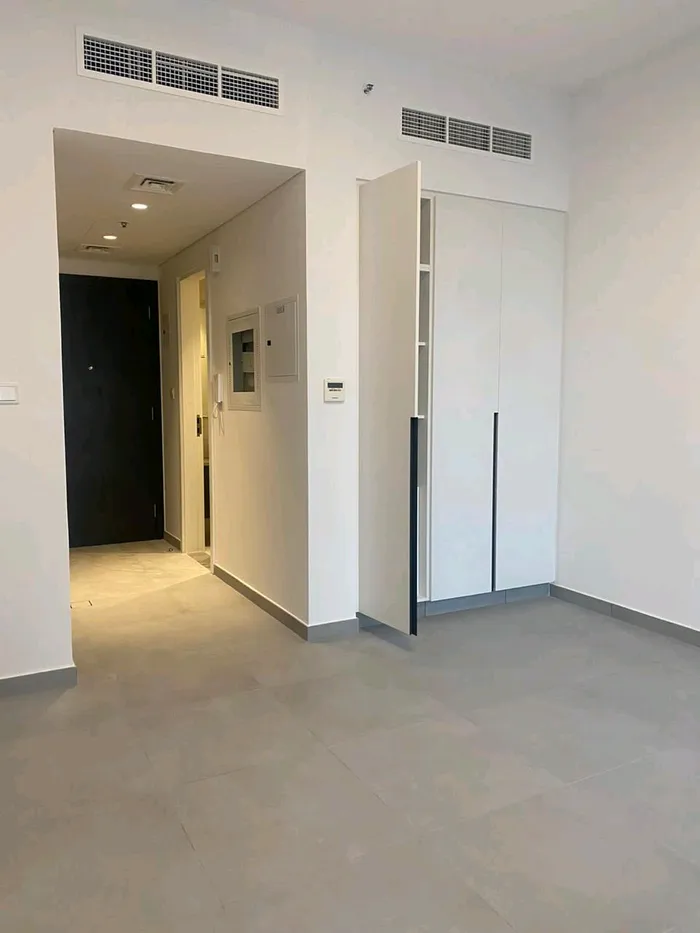 For sale studio in Aljada area : Image 1