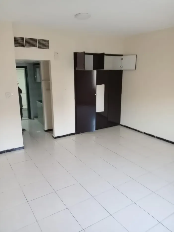 A spacious studio for rent : Image 1