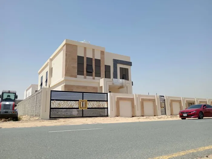 For sale a villa in Sharjah located in the Al-Hoshi area in a great location opposite Al-Hoshi Park. Two floors consist of 5 master bedrooms+cabinets on the wall : Image 1