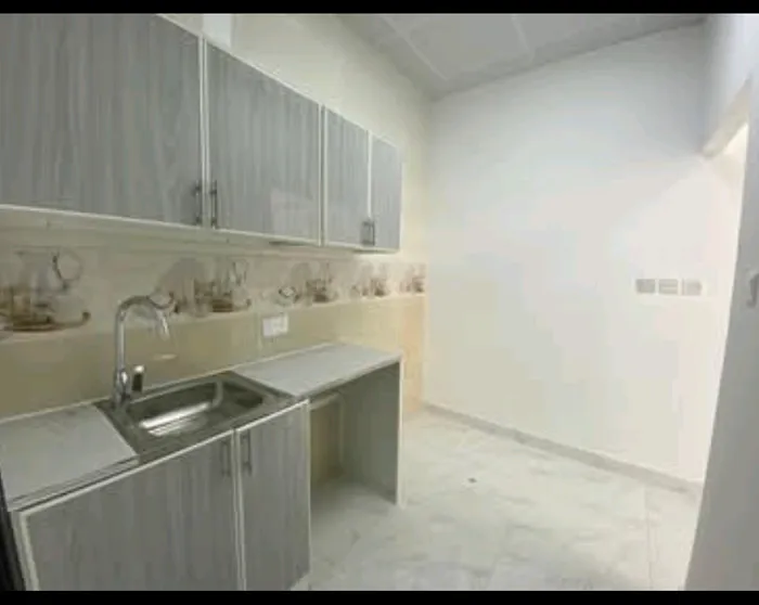 studio for rent with private entrance : Image 1