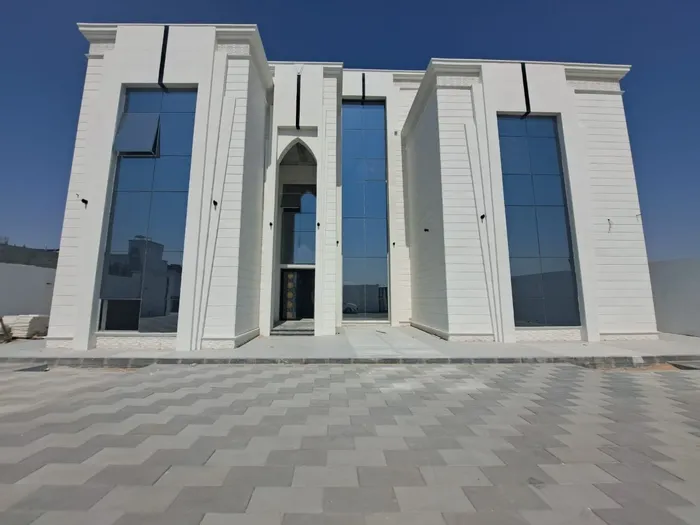 For rent a classy villa with super deluxe finishing : Image 1