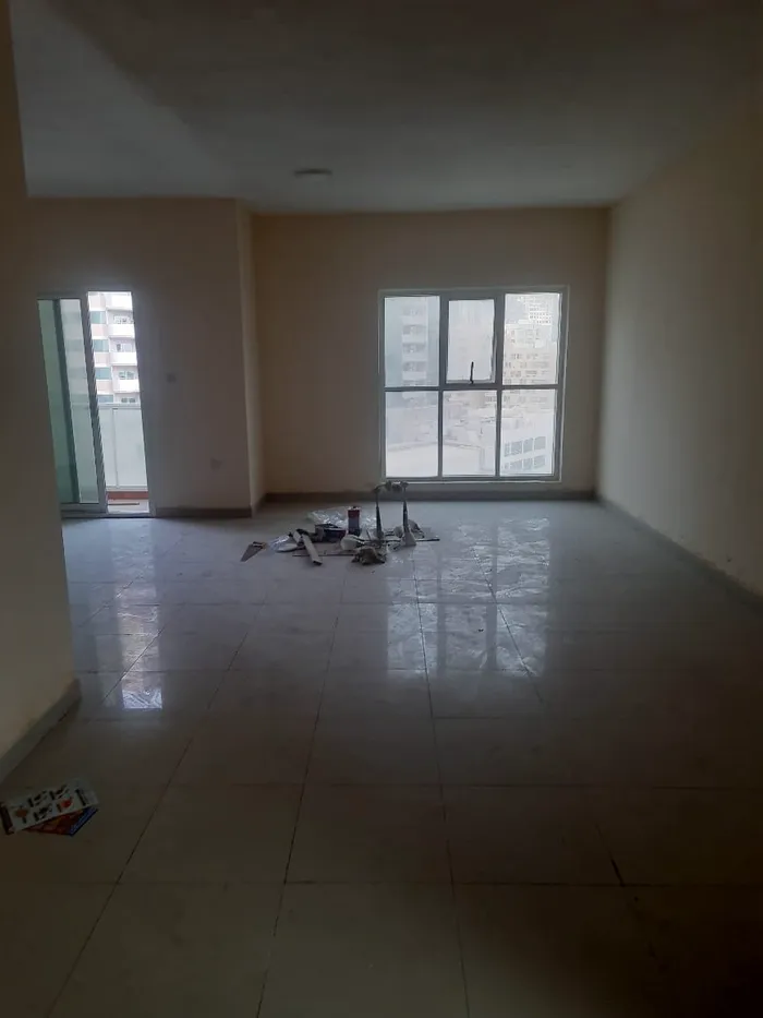 For rent, an apartment with 3 master bedrooms, a large hall with a view and an excellent balcony, a large kitchen and 5 bathrooms : Image 1