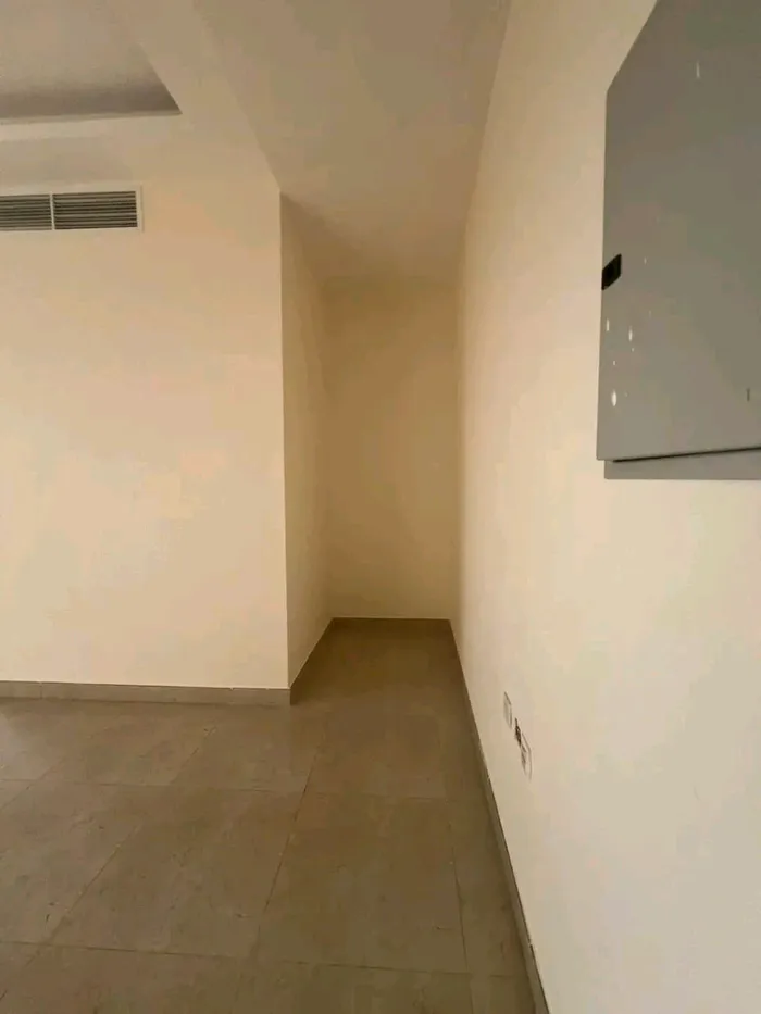 شقه للايجار سنوي غرفتين وصاله بدون فرش : Image 1