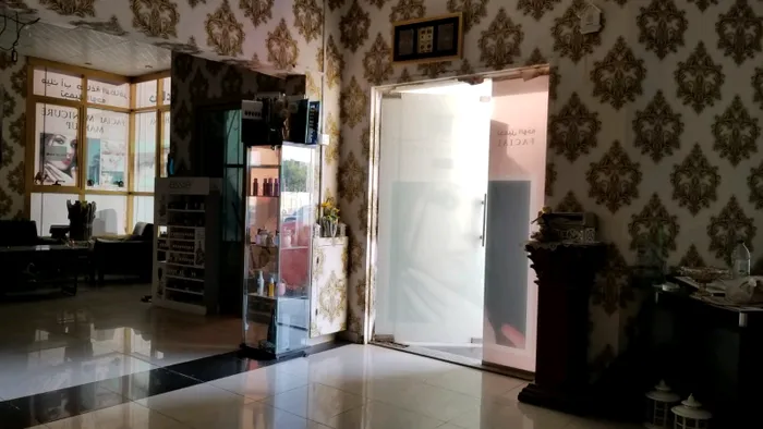 للايجار السنوي محل جميل وراقي مساحه حلوه ابراج الخور : Image 1