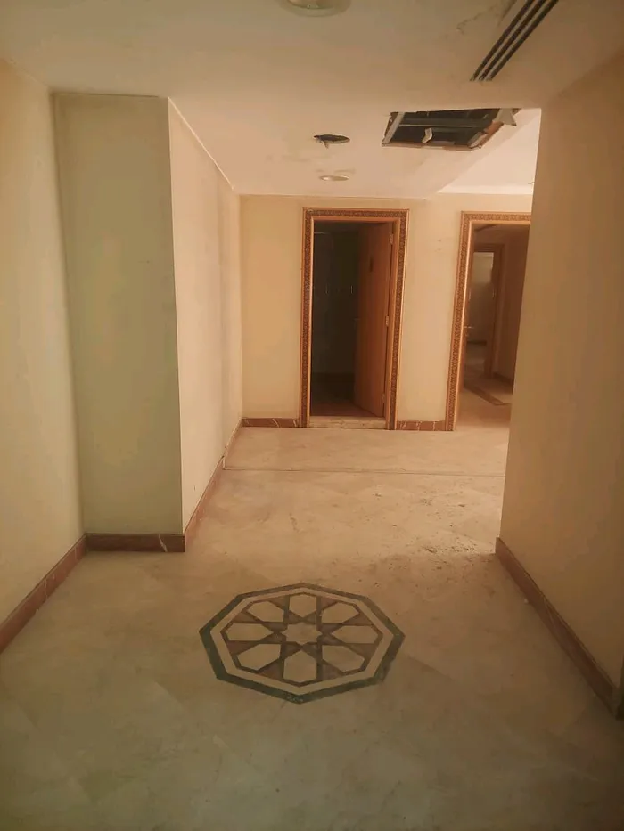 Available for annual rent in Rashidiya 3
A full floor office : Image 1