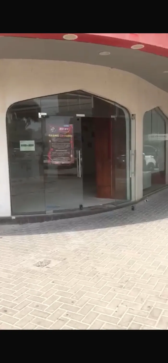 Chiller Free Commercial Shop on main Road : Image 1