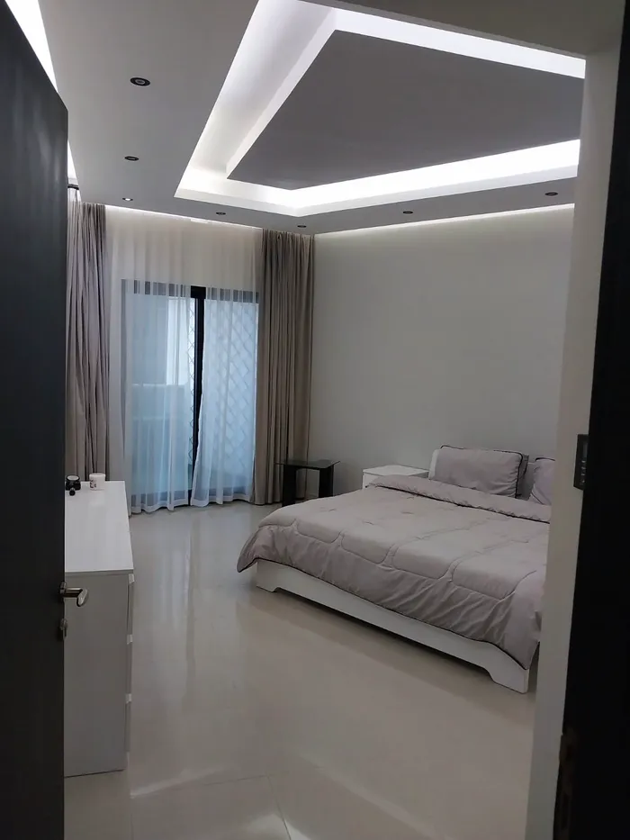 A room and a hall : Image 1