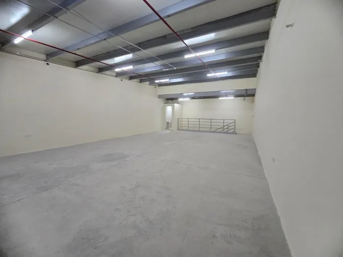 Shops and warehouses for annual rent : Image 1