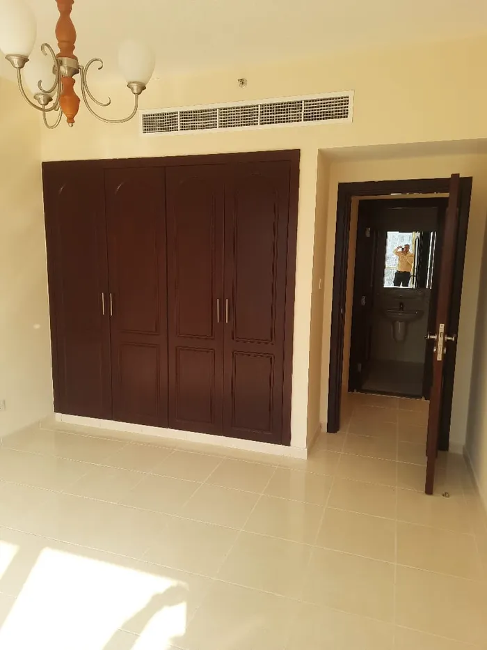 Two apartments in the same building : Image 1