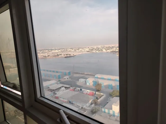 شقة للايجار عجمان ابراج الاورينت ثلاث غرف وصاله اطلاله على البحر مساحة واسعة قريب من كل الخدمات : Image 1