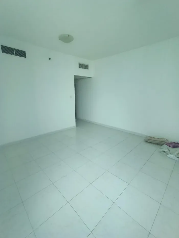 Spacious room and hall for rent in Rashidiya 2 parking : Image 1