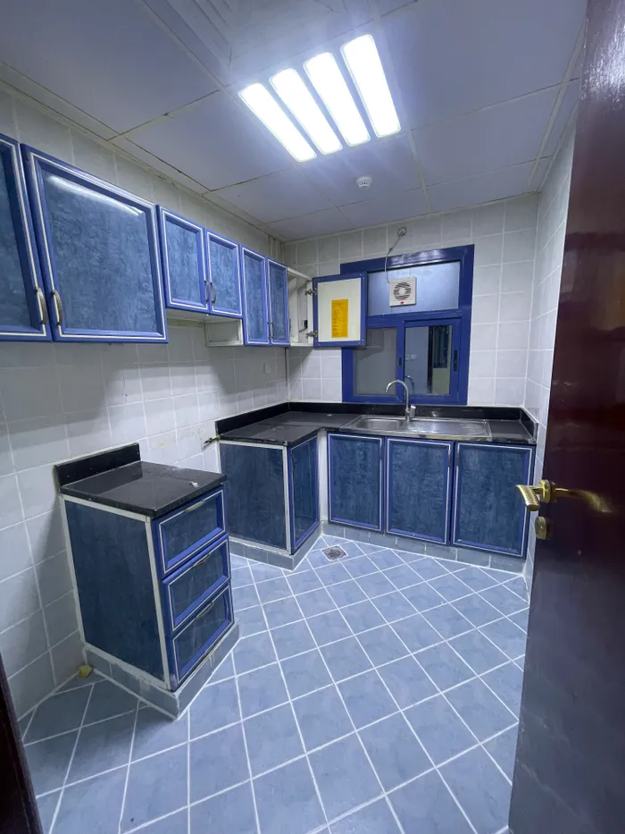 A room and a hall for annual rent : Image 1