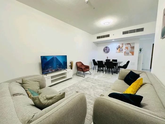 Two rooms and a hall for monthly rent : Image 1