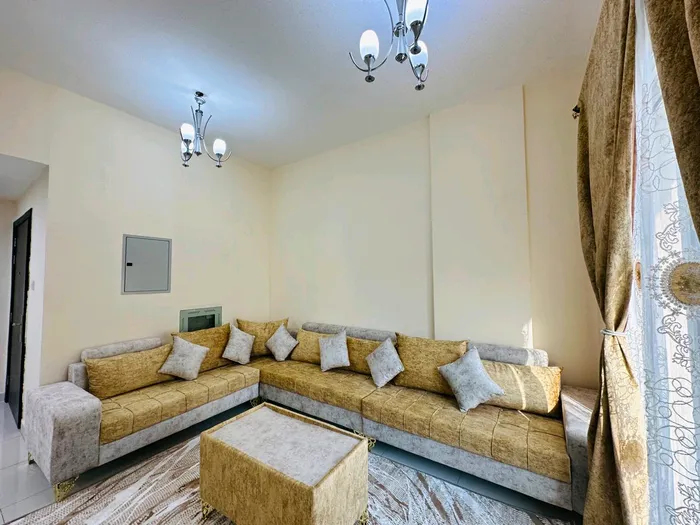 Two rooms and a hall for monthly rent : Image 1