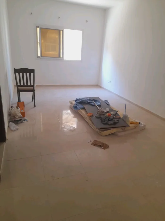 An annual studio in Ajman in Al Jurf next to the court : Image 1