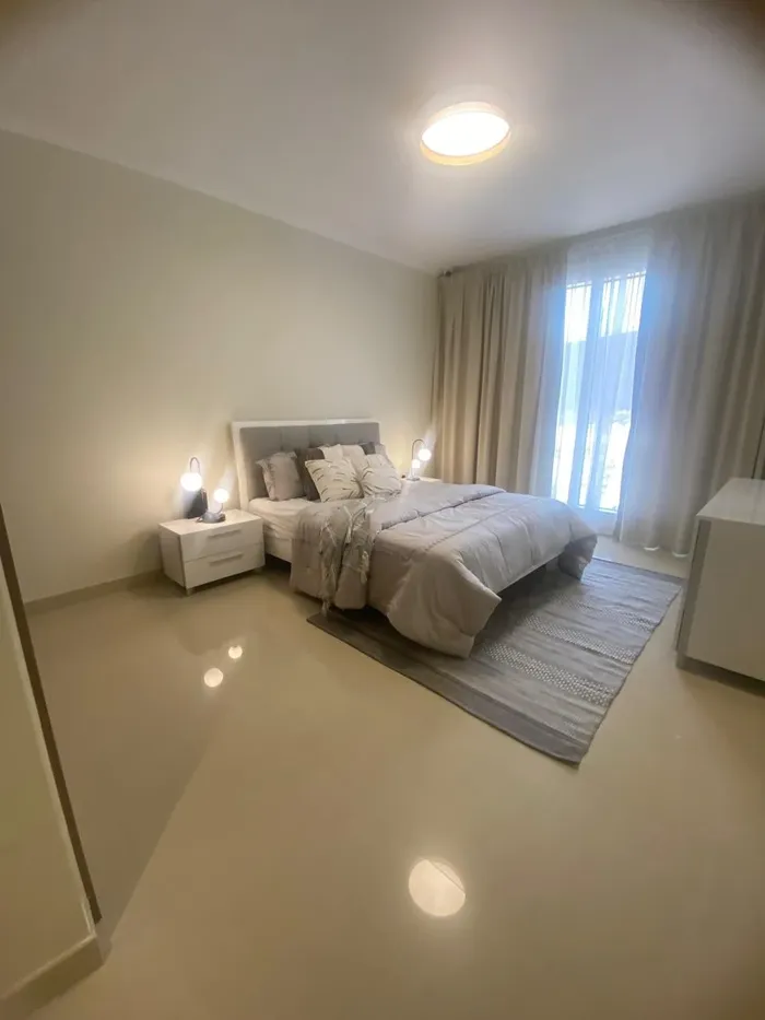 To sell a room and a hall under construction : Image 1