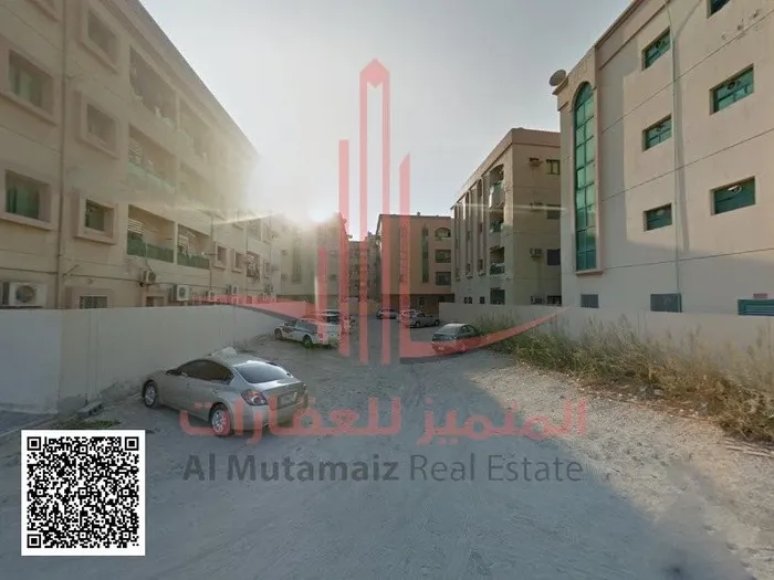 Excellent residential and commercial land, two facades, in an excellent location next to the fish market : Image 1