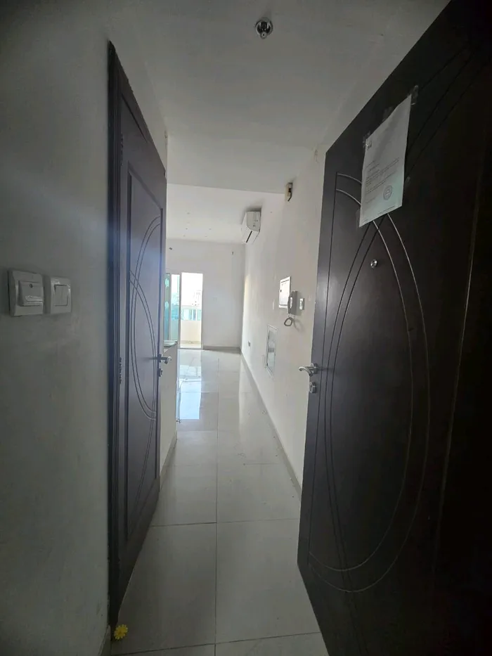 For rent a studio with a balcony in Ajman Rashidiya 2 behind the Governor's Palace : Image 1