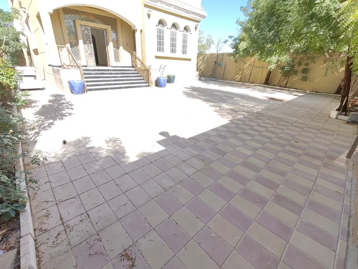 فيلا للإيجار في منطقة الروضه بسعر مميز جدا : Image 1