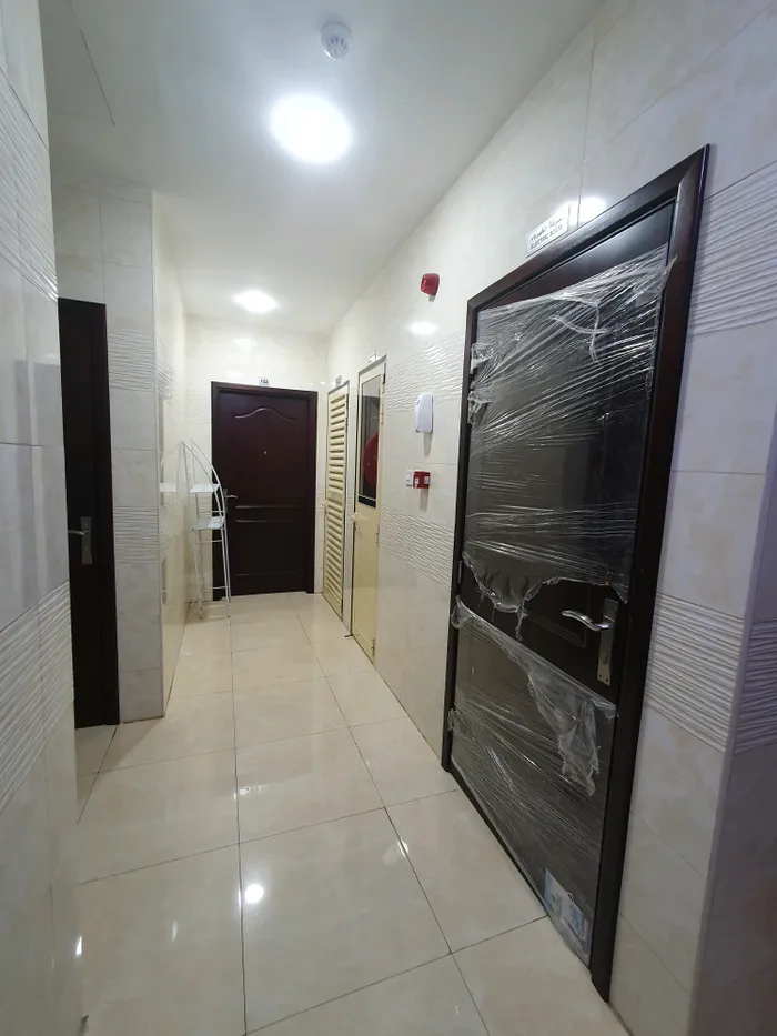 New ground floor building with 3 floors for sale : Image 1