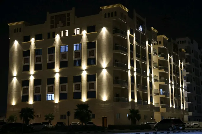 تملك شقة مميزة في كمباوند قرية الاميره بعجمان : Image 1