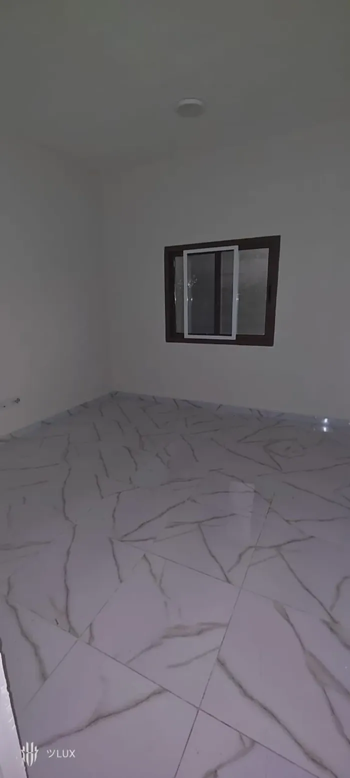 A room and a hall for rent in Al Bostan : Image 1