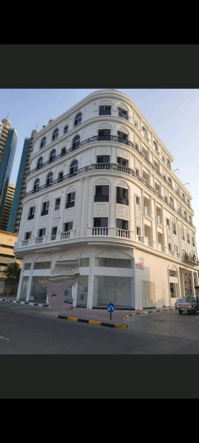 شقه غرفه وصاله ببنايه جديده تاني ساكن بالراشديه 1قريب ابراج الواحه والجمعيه التعاونيه : Image 1