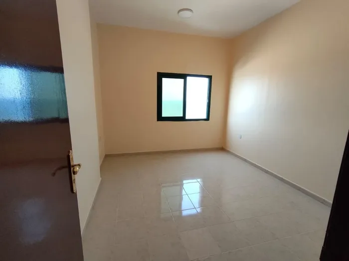 غرفتين وصالة للايجار السنوي باقل سعر موجود بعجمان باطلالة بحرية مفتوحة : Image 1