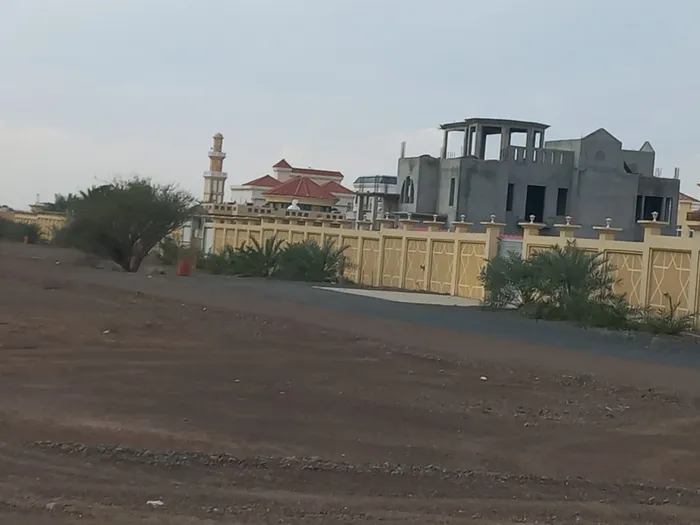 أرض سكنية للبيع في المنامة زاوية شارعين ثالث قطعة من الشارع الرئيسي بجوار مسجد السويحي : Image 1