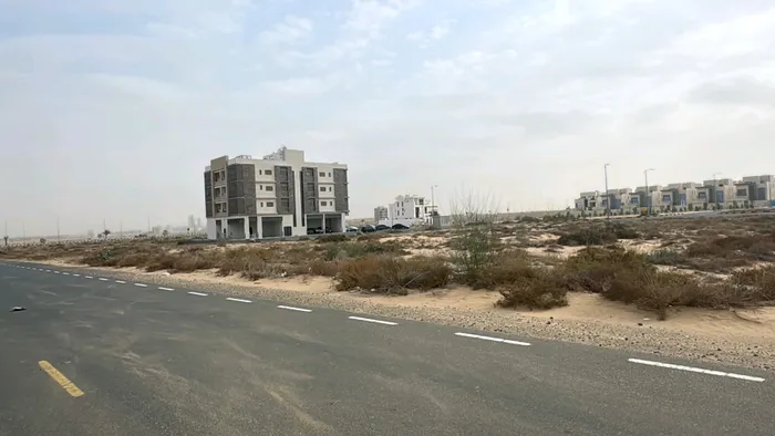 أرض للبيع في تلال ضاحية السيوح ترخيص عمراني بناية سكنية استثمارية دور أرضي + 3 : Image 1