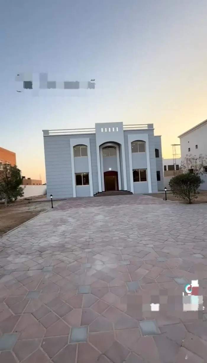 للبيع فيلا في الشارقة تقع في منطقة النوف (4) شارع قار بالقرب من مسجد طابقين تتكون من 4 غرف + صالة + مجلس : Image 1