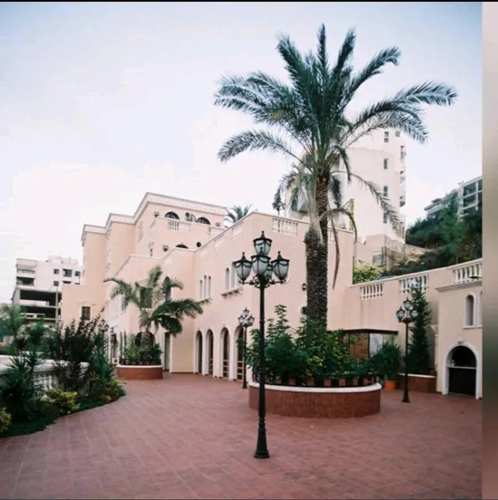 School for sale : Image 1