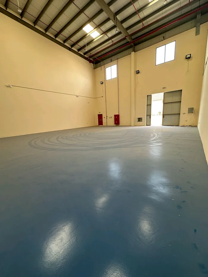 For rent, a storage warehouse in Umm Al Quwain, area 3000 feet : Image 1