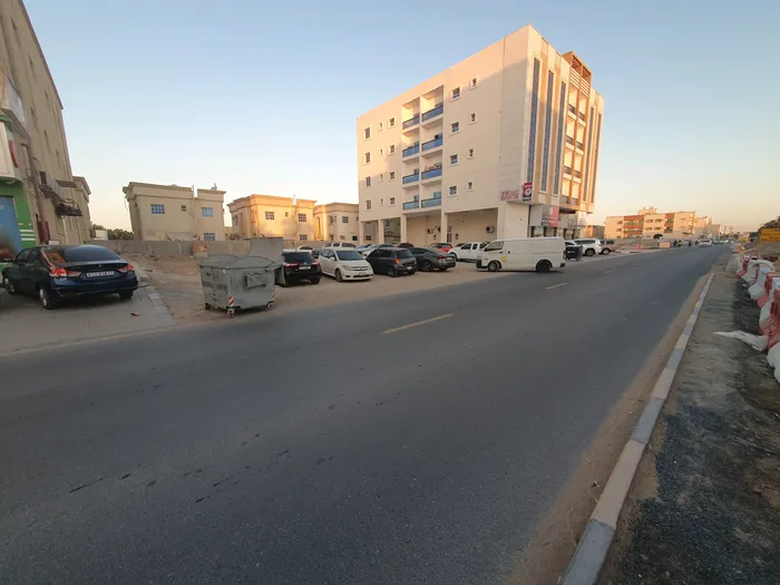 Commercial land for sale with an area of 10000 feet : Image 1