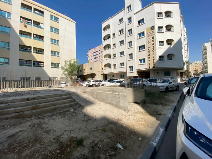 Land for sale at a price or not in dreams : Image 1