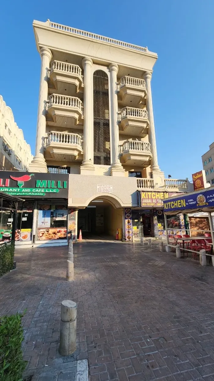For rent, a residence in a prime location in Fatima Ali Building - Deira, Dubai : Image 1