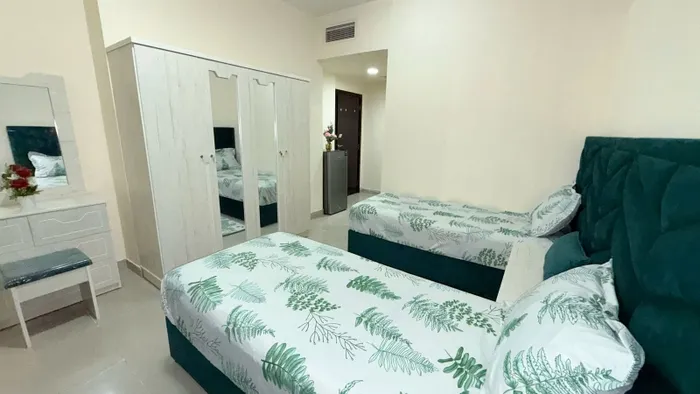 للايجار الشهري غرف فاخره للفتيات بالشارقه : Image 1