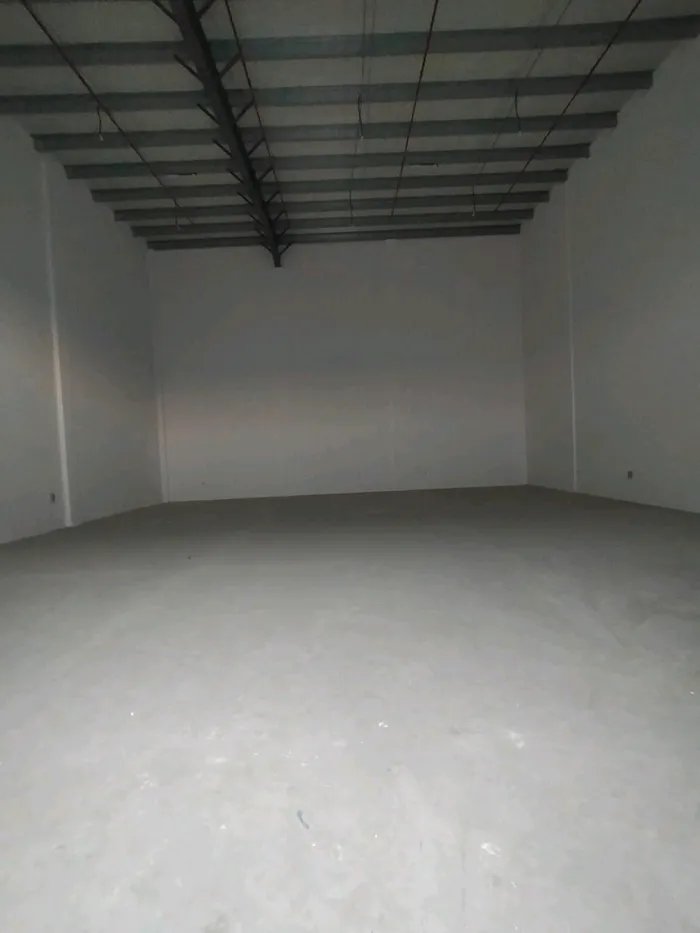 3 مستودعات لايجار في  ام القيون مساحه 9000 الف قدم : Image 1