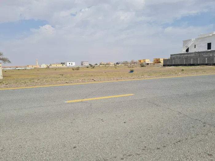 Residential land for sale in Manama opposite Al-Suwaihi Mosque and close to the main street : Image 1