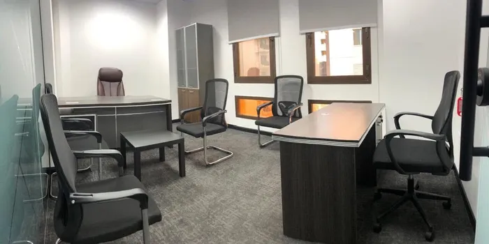 مكتب للايجار واى فاى - غرفه إجتماعات- ريسبشن استقبال - تكييف مركزى - ماء - كهرباء - مطبخ مجهز : Image 1