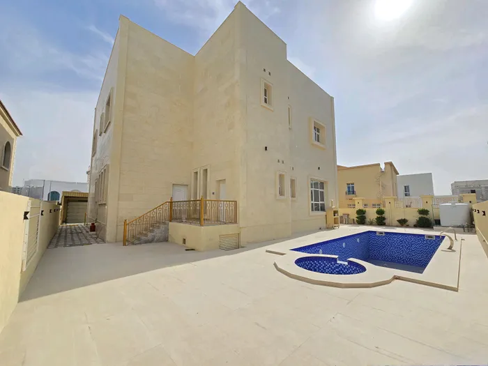 للايجار فيلا في دبي منطقة البرشاء الثانية : Image 1