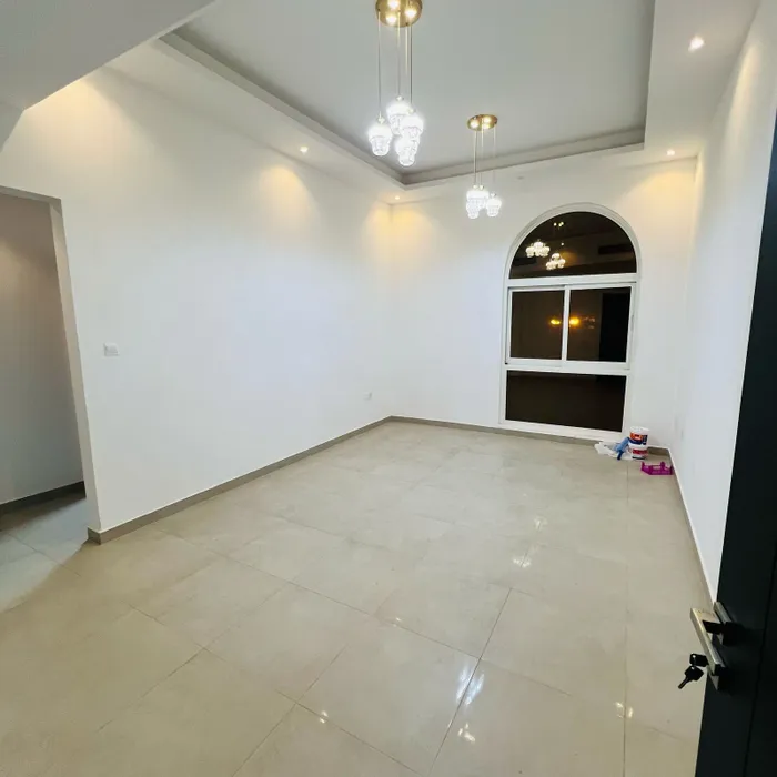 The room and hall of the first resident of Rashidiya Ajman have 2 bathrooms next to the Horizon, a spacious area with a sophisticated and distinctive design : Image 1